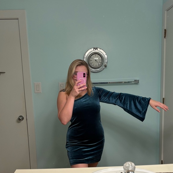 FRENCH CONNECTION VELVET DRESS - Picture 2 of 4